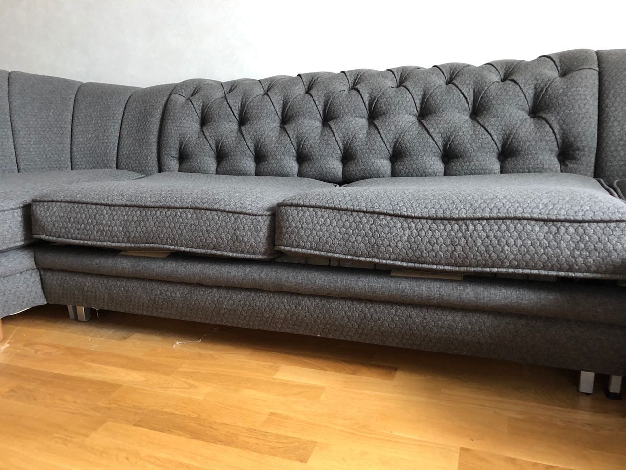 Заказать обтянуть. Обивка дивана. Диван под кожу. Материал для обшивки дивана. Комбинированные диваны.